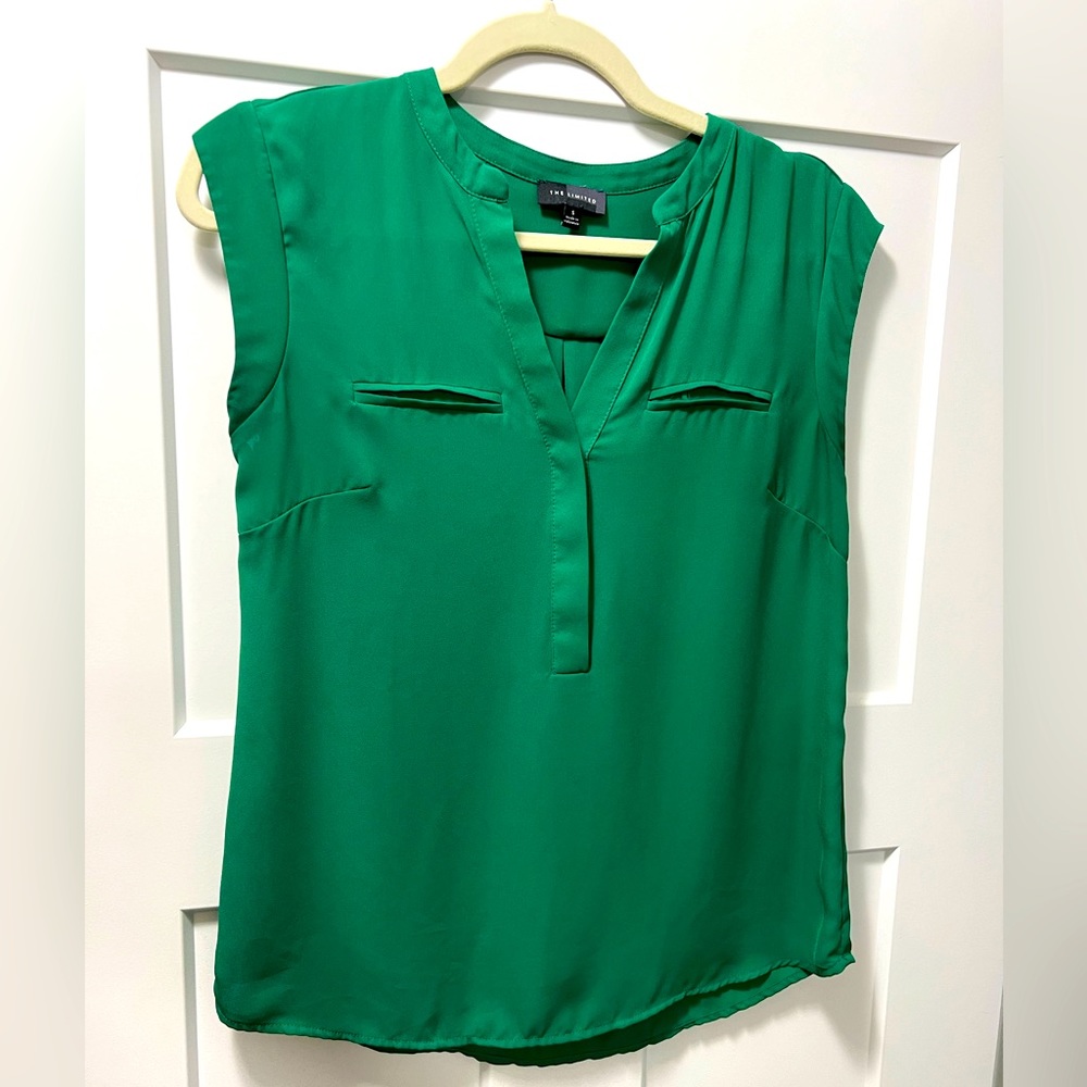 limited sleeveless blouse